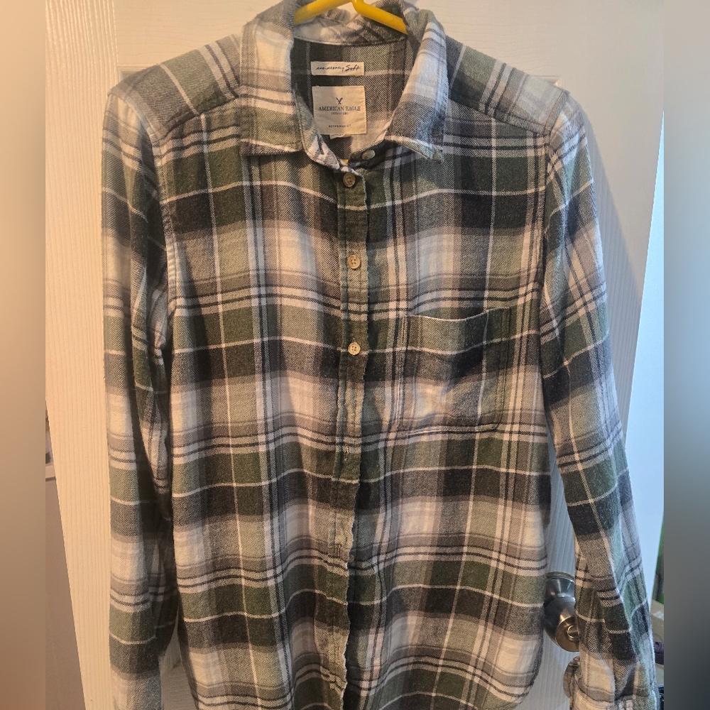 American eagle outfitters soft plaid button-down flannel shirt women's S